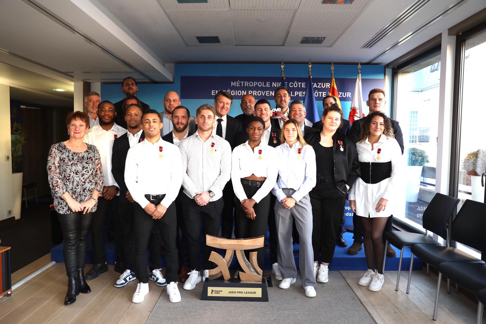 Le Maire Christian Estrosi célèbre la victoire des judokas de Nice Métropole en ProLeague lors d’une cérémonie d’honneur